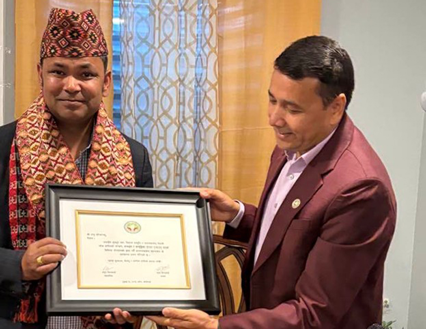 नेपाली लोकगीतका बादशाह राजु परियार सम्मानित